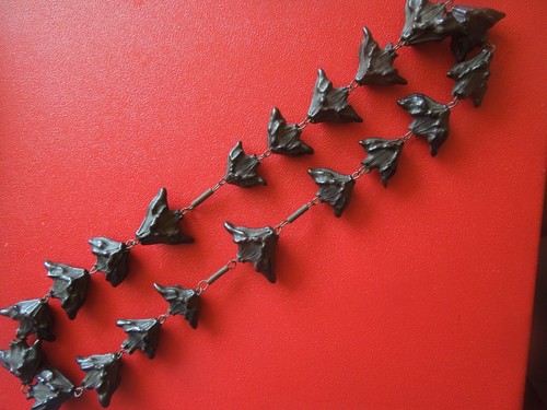 J6809 ANTIQUE NECKLACE DRIED WATER CHESTNUTS NUT BAT  NUTS CALTROPS SEE DESCRIPT - Picture 1 of 9