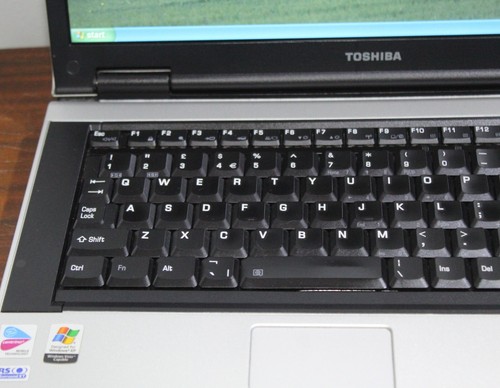 Toshiba Equium M70 Pentium Windows XP Laptop with 512mb Ram & 40gb HD - Picture 3 of 15