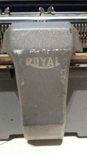 Vintage Antique year 1930's Manual Typewriter ROYAL Gray MADE CANADA - Imagen 7 de 12
