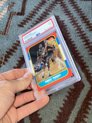 Tarjeta Fleer Basketball Robert Parish 1986 PSA 7 recién graduada - Imagen 7 de 7