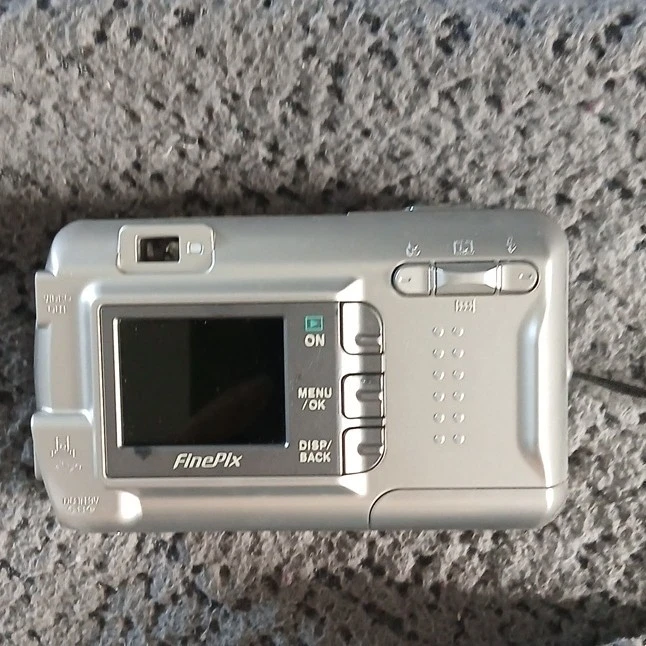 Silver Fujifilm Finepix A607 3x Optical Zoom Compact Camera AA Parts, photo 2 of 2