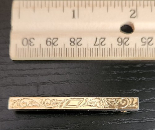 Krawattennadel - Brosche - 2" geprägtes Schnörkeldesign goldfarbene Qualität Vintage - Bild 5 von 5