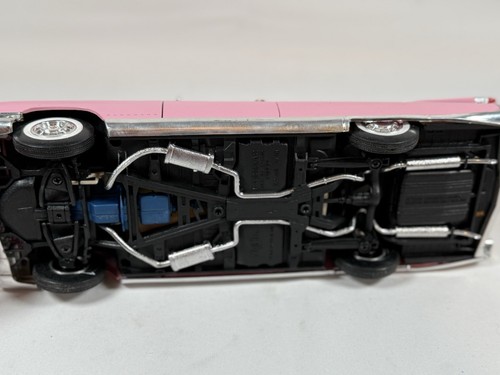 Modellino pressofuso Maisto scala 1/18 Cadillac Eldorado Biarritz - rosa - Foto 10 di 11