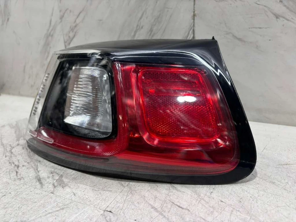 Luz trasera exterior Jeep Cherokee 2019-2023 OEM LADO DERECHO DEL PASAJERO LED 68275958AF Foto 3 de 4