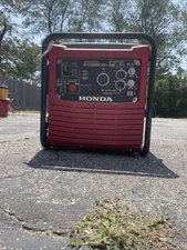 Honda EG2800I Inventer Generator. Runs Rich Burns Oil