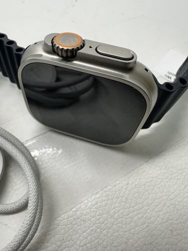 Apple Watch Ultra 2 49mm Titanium with Gray color Model (Apple Watch Ul) (41819) - Photo 4 sur 5