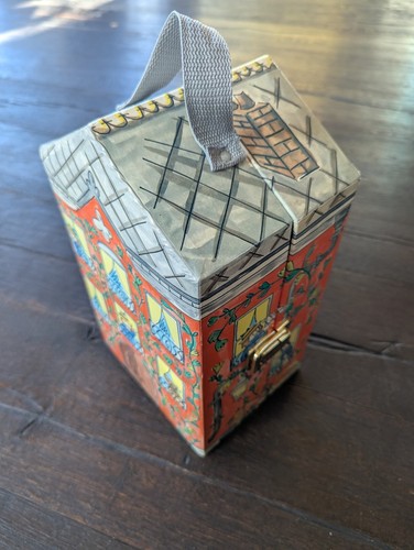 Vintage 1999 Eden Toys Madeline Doll House in Paris Carry Case Fold-Out Wardrobe - Picture 2 of 8