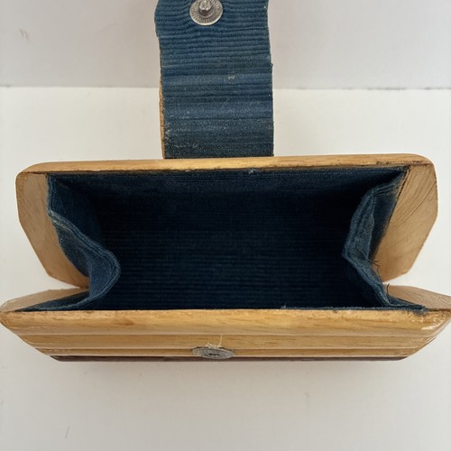 VTG 50’s Wooden Handbag/Clutch Snap Closure Velvet Lined 5.25” x 1.75” x 3” - Picture 6 of 18