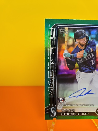2025 Topps Series 1 Tyler Locklear #192 Green Foil Rookie Auto /99 Mariners RC - Picture 4 of 13