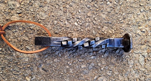 Handgeschmiedeter Eisenbahn Spike Flaschenöffner mit Leder Schlüsselband rustikal Eisen Stahl - Bild 7 von 7