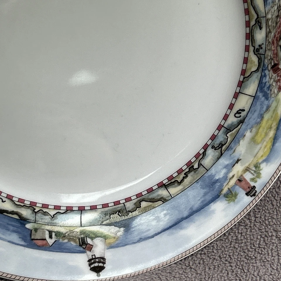 Plato de cena American Atelier At Home SIGNALS 10 3/4" diseño de mapa de faro Foto 3 de 4