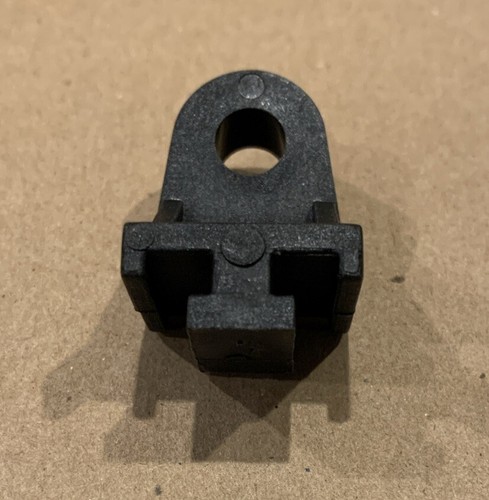 Pack de 8!!! Patas de montaje del ventilador del radiador eléctrico Soporte en L Pestañas Pies Clips de plástico - Imagen 3 de 4