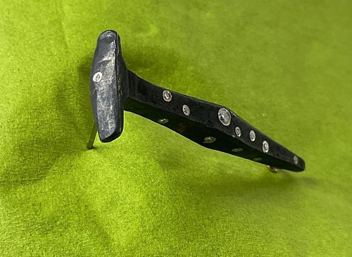 Pat Flynn Sprinkled Diamonds Nail, forged iron, 18K gold, platinum, brooch pin - Picture 12 of 15