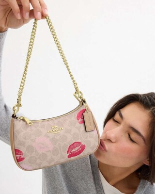 Coach Teri Mini Crossbody Bag With Lips Print CZ943 (Sand multi