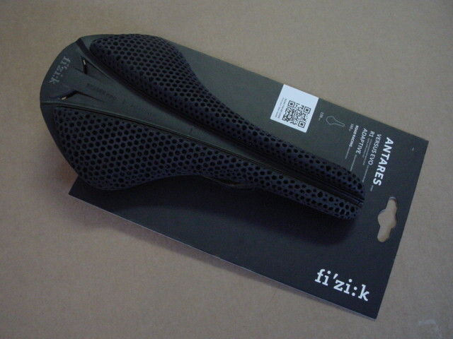 Fizik Antares R1 Versus EVO Adaptive Carbon Saddle - Black for