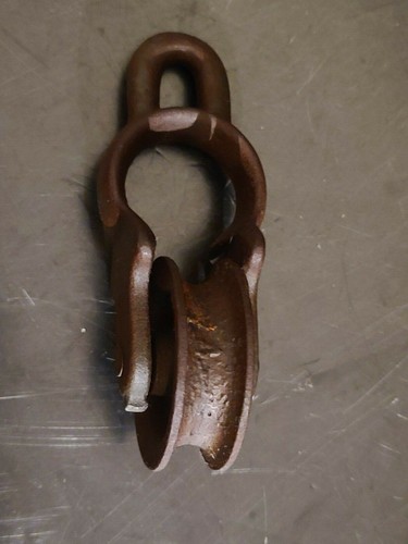 Antique Vintage Small Metal Pulley Industrial Cast Iron Bracket 2" Diameter - Picture 2 of 6