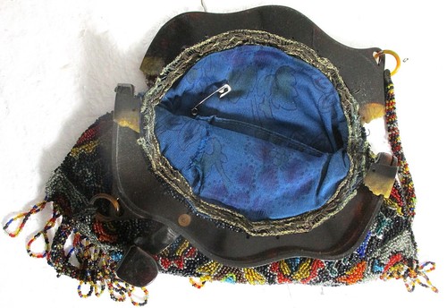 VICTORIAN MICROBEAD PURSE, ENTIRE SURFACE IN COLORS, FRAME AS FOUND - Picture 9 of 9
