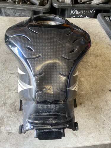YAMAHA R15 2011 FUEL TANK MODEL MOTORCYCLE RESTORER - Picture 4 of 7