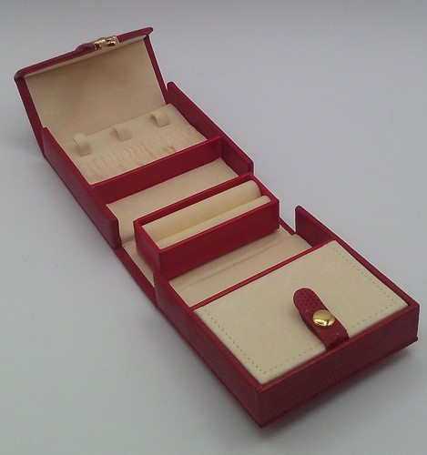 Travel Jewelry Box Fold Out Case Red Faux Pebble Leather with Handle & Push Lock - Picture 2 of 13