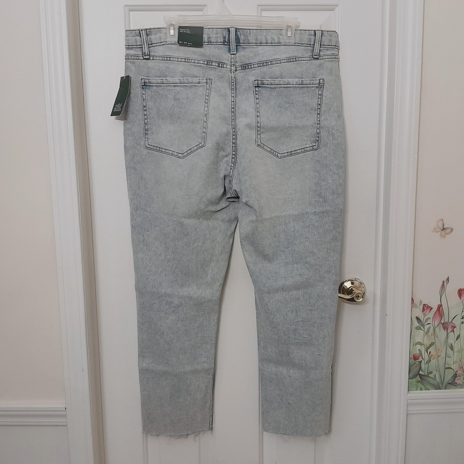 Picture 4 of 12