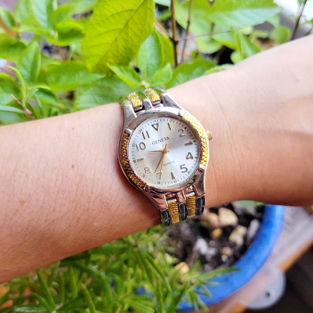 Vintage Geneva Quartz Classic Silver & Gold Womens Womans  display picture 2