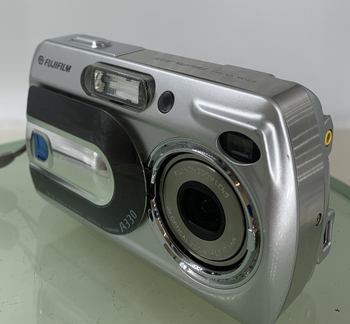 Fujifilm FinePix Digital Camera A330 3.2MP + 128MB CARD + COVER