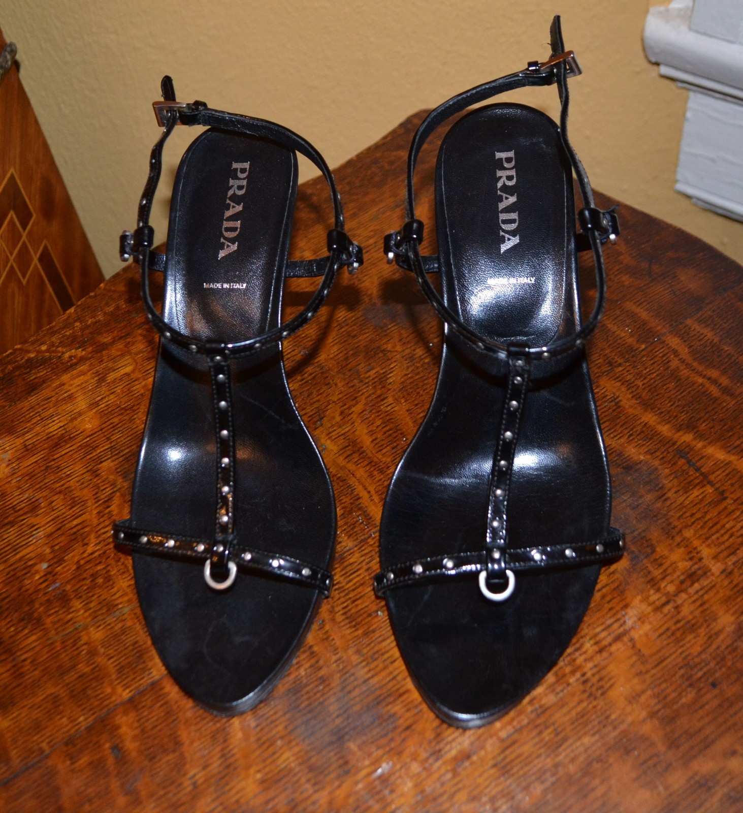 PRADA Studded Patent T-Strap Sandal Sandal Sandal w steel tip Stiletto heel, 8 M f7b8b7 PRADA Studded Patent T-Strap Sandal Sandal Sandal w steel tip Stiletto heel, 8 M f7b8b7