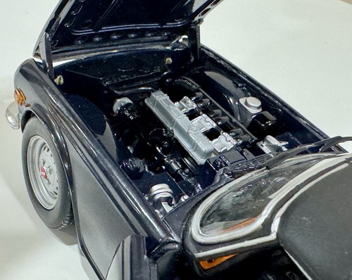 1/18 Scale ERTL 1974 Triumph TR5 Black Diecast - Picture 9 of 15