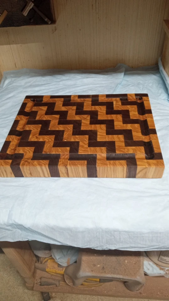 Diamond Pattern  Hardwood Cutting Board  Handmade Of Walnut Maple . - Изображение 4 из 4