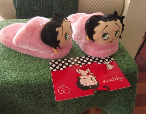 NEW BETTY BOOP PLUSH SLIP ON SLIPPERS LADIES SIZE SMALL 5-6 - Picture 2 of 4