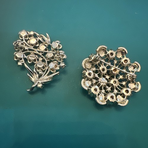 LOTE (2) BROCHE BROCHE JOYERÍA VINTAGE AB ESTRÁS FLOR ESTADO - Imagen 2 de 3