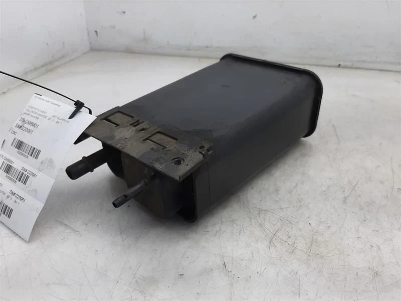 99 00 01 02 03 04 Chevrolet Silverado 1500 bote de vapor de combustible 15759044 Foto 3 de 4