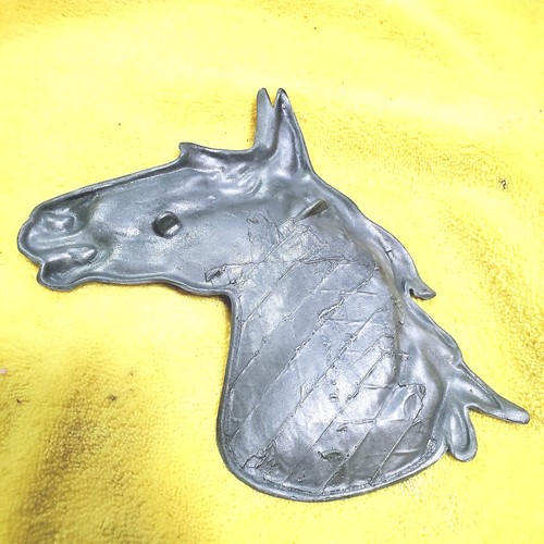 Mint Vintage Gray Cast Metal Horse Head Footed Ashtray (7 in. x 6 in. x 1 in.) - Picture 4 of 4