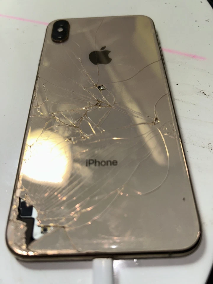 Apple iPhone XS Max Gold 256GB Unlocked - screen turns green randomly FREE SHIP - Image 4 of 4