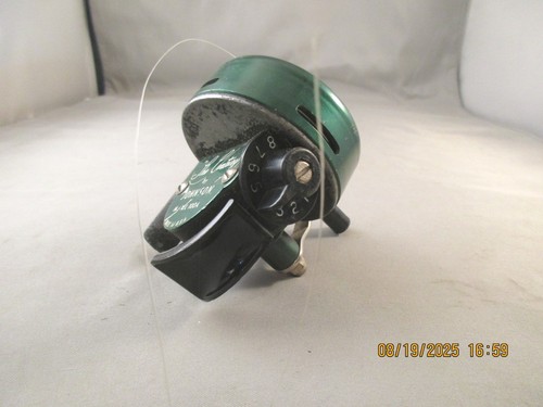 Johnson The Century 100-A Spincast Fishing Reel Metallic Green used fair cond - Picture 2 of 15