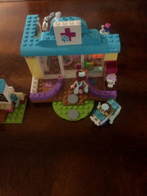 LEGO Juniors: Mia's Vet Clinic (10728) W/INSTRUCTIONAL MANUAL 100% COMPLETE