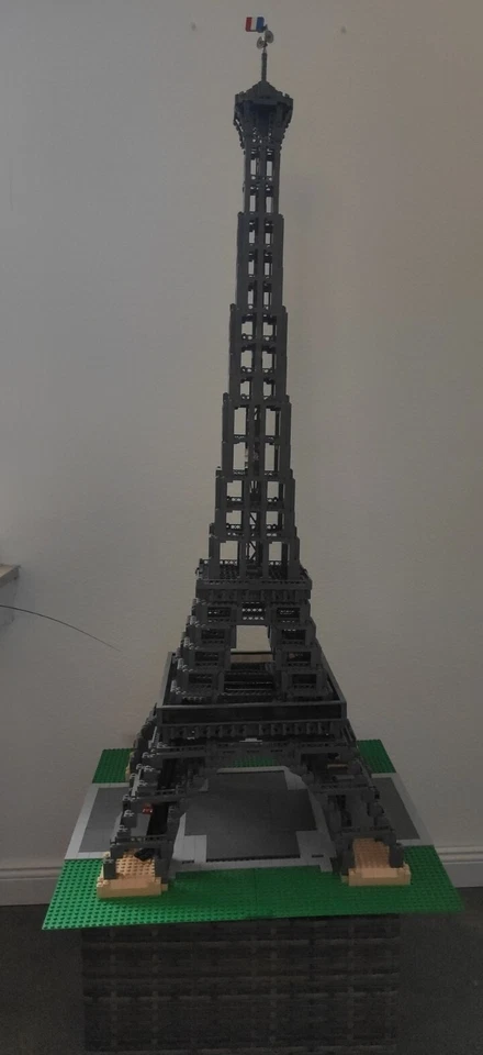 LEGO Creator 10181 Eiffel Tower 1:300, Foto 1 von 2
