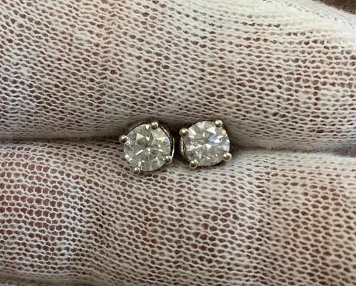 14k White Gold Round Cut Natural Diamond Studs w Diamond Accents Earrings 1.5g - Picture 4 of 4