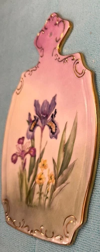 Vtg Elegant Iris Wall Trivet Signed Kerr 1999 11”x7” Gold Trim Scalloped Rim image 8