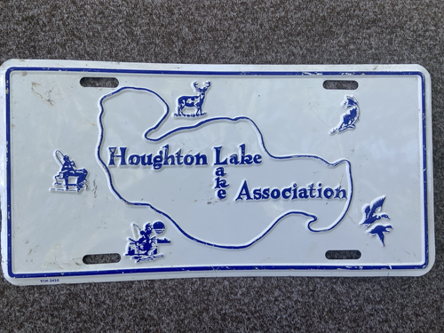 VINTAGE HOUGHTON LAKE MICHIGAN ASSOCIATION METAL LICENSE PLATE - Picture 6 of 7