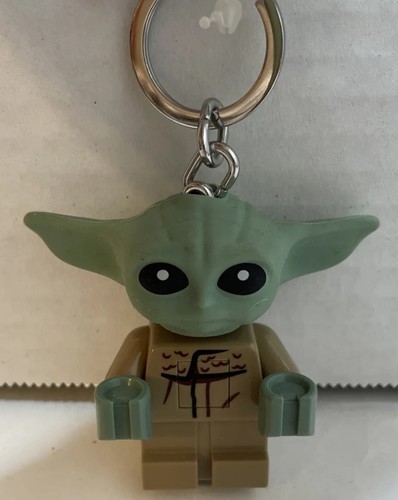 Lego Keychain The Child Grogu Baby Yoda 2" LED Key Light Star Wars Flashlight - Picture 2 of 8