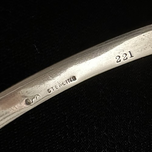 NICE UNIQUE VINTAGE ESTATE STERLING SILVER IVY OVAL CHARM BANGLE BRACELET 7.25” - Picture 7 of 24