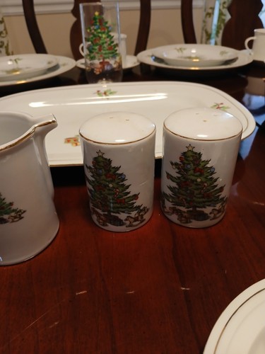 Vintage Tienshan Christmas China set - Picture 5 of 8