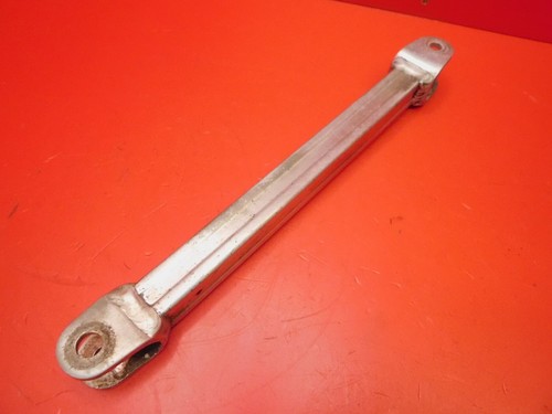GSXR 400 GK71B REAR BRAKE TORQUE ARM - Picture 8 of 9