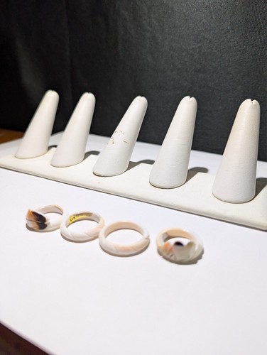 NOS SET OF 4 CARVED SHELL RINGS FEATHER AND SWIRL DESIGN RING SIZES 4.75-8.2 #2 - Picture 6 of 6
