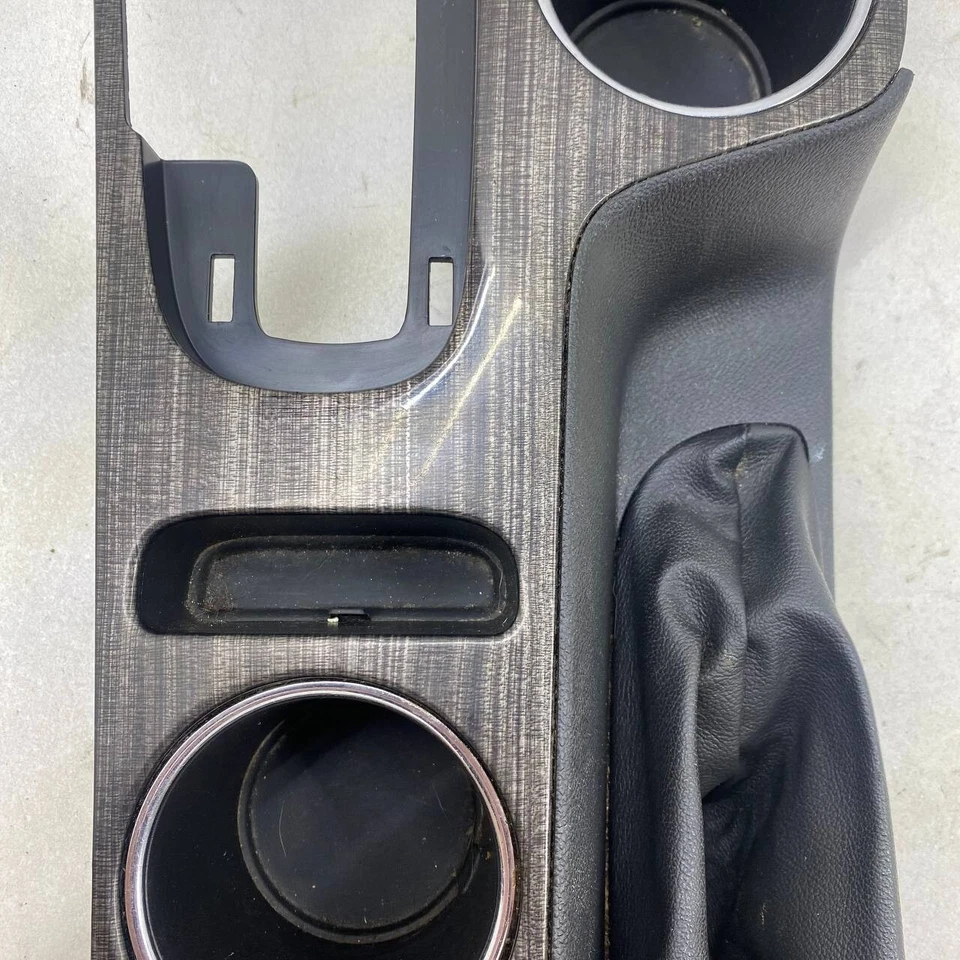 Chevrolet Malibu 2014 consola central moldura árbol gris fabricante de equipos originales 50792580 Foto 4 de 4