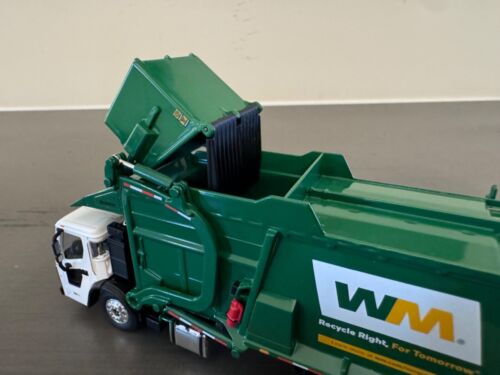 1/64 DCP/ First Gear 2024 WASTE MANAGEMENT Mack LR Front Load Garbage Truck - Picture 7 of 21