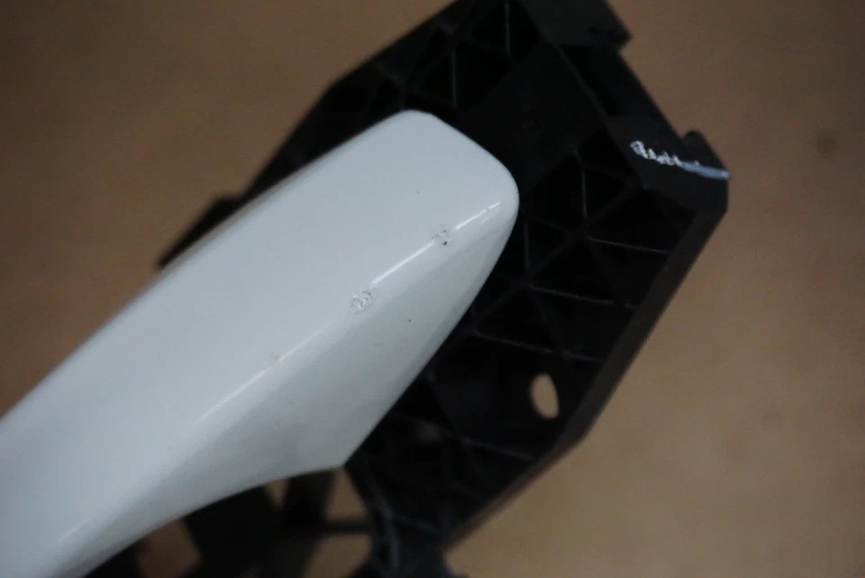 Conjunto manija puerta lateral derecha pasajero Volkswagen Passat 20-22 5GM837206 Foto 3 de 4