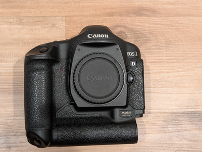 READ 25K Clicks! Canon 1D Mark II, 8.2mp Camera Body Only