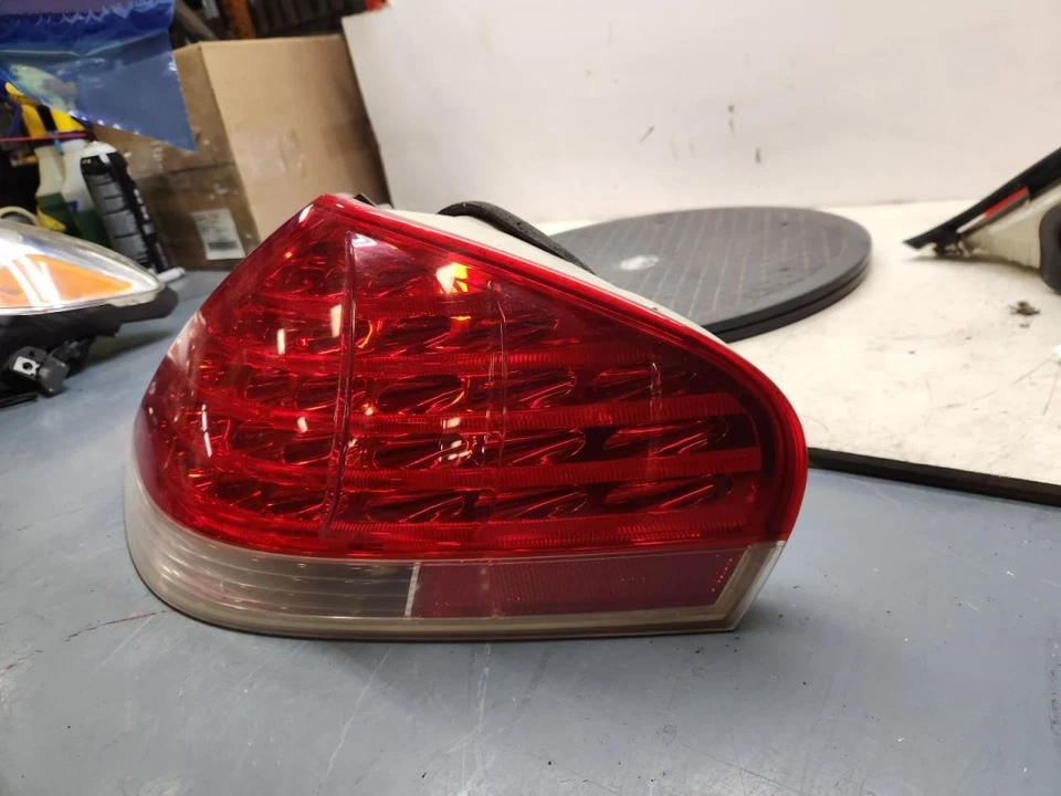 Lanterna traseira de passageiro quarto de painel montado se encaixa 06-07 BMW 650i 765304 - Imagem 2 de 4